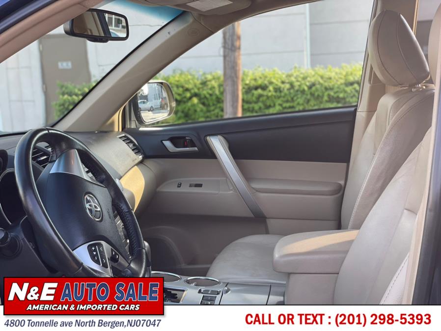 Used Toyota Highlander 4WD 4dr V6 Base 2011 | N&E Auto Sale LLC. North Bergen, New Jersey Used Toyota Highlander 4WD 4dr V6 Base 2011 | N&E Auto Sale LLC. North Bergen, New Jersey