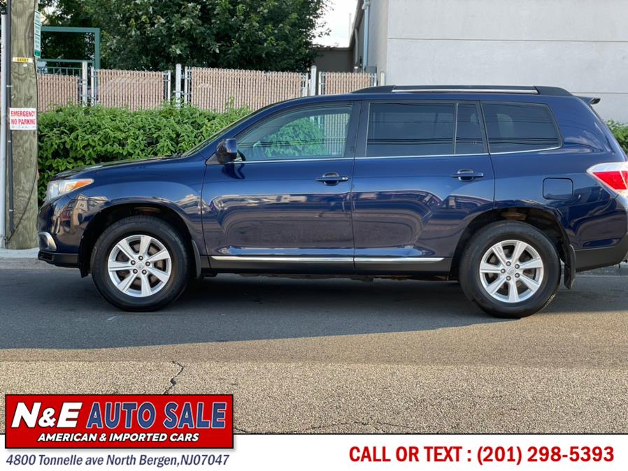 Used Toyota Highlander 4WD 4dr V6 Base 2011 | N&E Auto Sale LLC. North Bergen, New Jersey Used Toyota Highlander 4WD 4dr V6 Base 2011 | N&E Auto Sale LLC. North Bergen, New Jersey