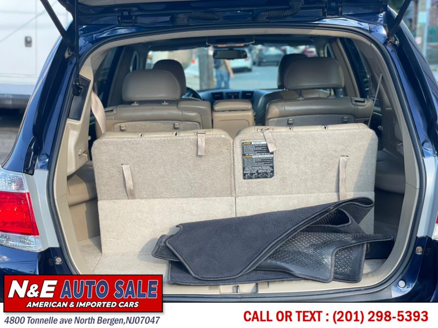 Used Toyota Highlander 4WD 4dr V6 Base 2011 | N&E Auto Sale LLC. North Bergen, New Jersey Used Toyota Highlander 4WD 4dr V6 Base 2011 | N&E Auto Sale LLC. North Bergen, New Jersey