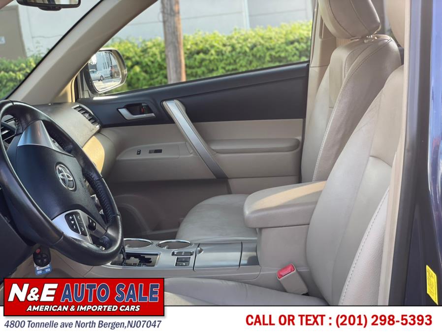 Used Toyota Highlander 4WD 4dr V6 Base 2011 | N&E Auto Sale LLC. North Bergen, New Jersey Used Toyota Highlander 4WD 4dr V6 Base 2011 | N&E Auto Sale LLC. North Bergen, New Jersey
