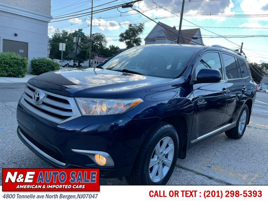 Used Toyota Highlander 4WD 4dr V6 Base 2011 | N&E Auto Sale LLC. North Bergen, New Jersey Used Toyota Highlander 4WD 4dr V6 Base 2011 | N&E Auto Sale LLC. North Bergen, New Jersey