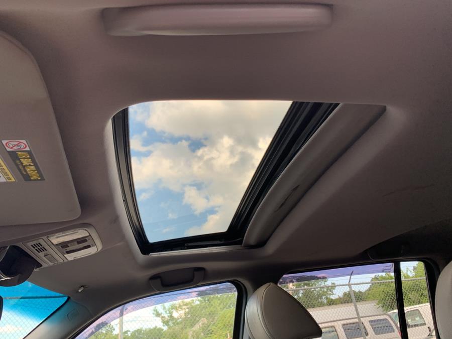 2012 Honda Pilot 4WD 4dr EX-L w/Navi, available for sale in Milford, Connecticut | Dealertown Auto Wholesalers. Milford, Connecticut 2012 Honda Pilot 4WD 4dr EX-L w/Navi, available for sale in Milford, Connecticut | Dealertown Auto Wholesalers. Milford, Connecticut