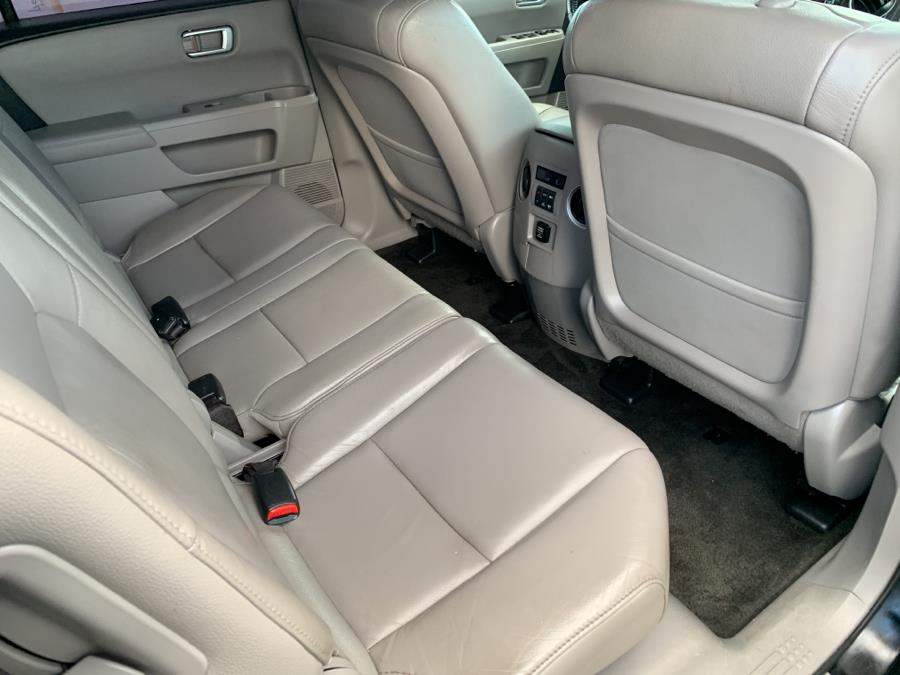 2012 Honda Pilot 4WD 4dr EX-L w/Navi, available for sale in Milford, Connecticut | Dealertown Auto Wholesalers. Milford, Connecticut 2012 Honda Pilot 4WD 4dr EX-L w/Navi, available for sale in Milford, Connecticut | Dealertown Auto Wholesalers. Milford, Connecticut