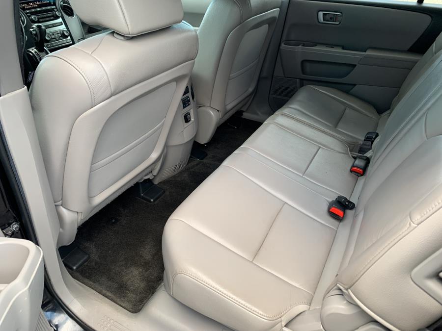 2012 Honda Pilot 4WD 4dr EX-L w/Navi, available for sale in Milford, Connecticut | Dealertown Auto Wholesalers. Milford, Connecticut 2012 Honda Pilot 4WD 4dr EX-L w/Navi, available for sale in Milford, Connecticut | Dealertown Auto Wholesalers. Milford, Connecticut