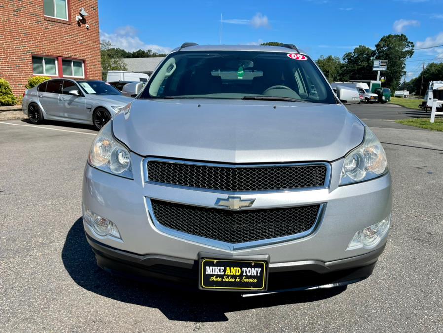 2009 Chevrolet Traverse AWD 4dr LT w/1LT, available for sale in South Windsor, Connecticut | Mike And Tony Auto Sales, Inc. South Windsor, Connecticut 2009 Chevrolet Traverse AWD 4dr LT w/1LT, available for sale in South Windsor, Connecticut | Mike And Tony Auto Sales, Inc. South Windsor, Connecticut