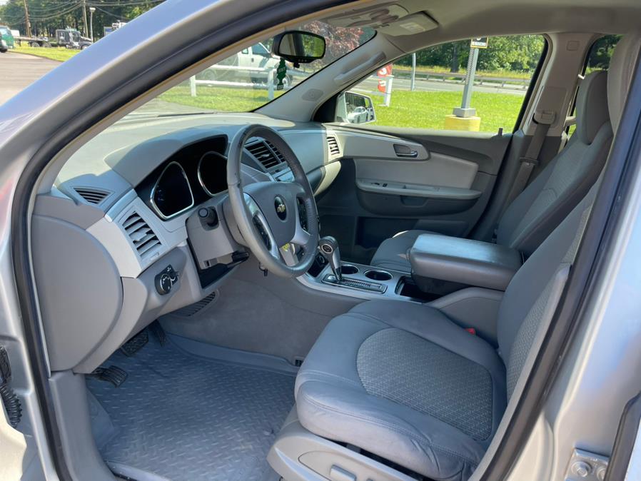 2009 Chevrolet Traverse AWD 4dr LT w/1LT, available for sale in South Windsor, Connecticut | Mike And Tony Auto Sales, Inc. South Windsor, Connecticut 2009 Chevrolet Traverse AWD 4dr LT w/1LT, available for sale in South Windsor, Connecticut | Mike And Tony Auto Sales, Inc. South Windsor, Connecticut
