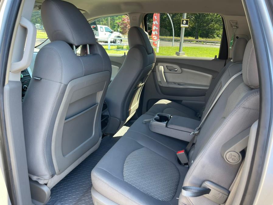 2009 Chevrolet Traverse AWD 4dr LT w/1LT, available for sale in South Windsor, Connecticut | Mike And Tony Auto Sales, Inc. South Windsor, Connecticut 2009 Chevrolet Traverse AWD 4dr LT w/1LT, available for sale in South Windsor, Connecticut | Mike And Tony Auto Sales, Inc. South Windsor, Connecticut