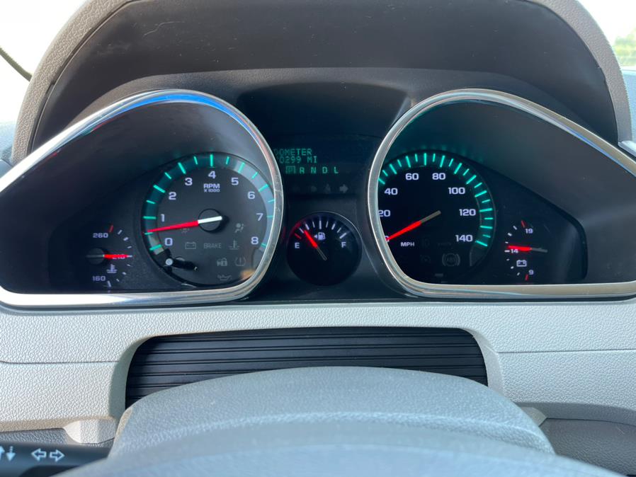 2009 Chevrolet Traverse AWD 4dr LT w/1LT, available for sale in South Windsor, Connecticut | Mike And Tony Auto Sales, Inc. South Windsor, Connecticut 2009 Chevrolet Traverse AWD 4dr LT w/1LT, available for sale in South Windsor, Connecticut | Mike And Tony Auto Sales, Inc. South Windsor, Connecticut