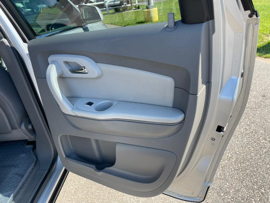 2009 Chevrolet Traverse AWD 4dr LT w/1LT, available for sale in South Windsor, Connecticut | Mike And Tony Auto Sales, Inc. South Windsor, Connecticut 2009 Chevrolet Traverse AWD 4dr LT w/1LT, available for sale in South Windsor, Connecticut | Mike And Tony Auto Sales, Inc. South Windsor, Connecticut