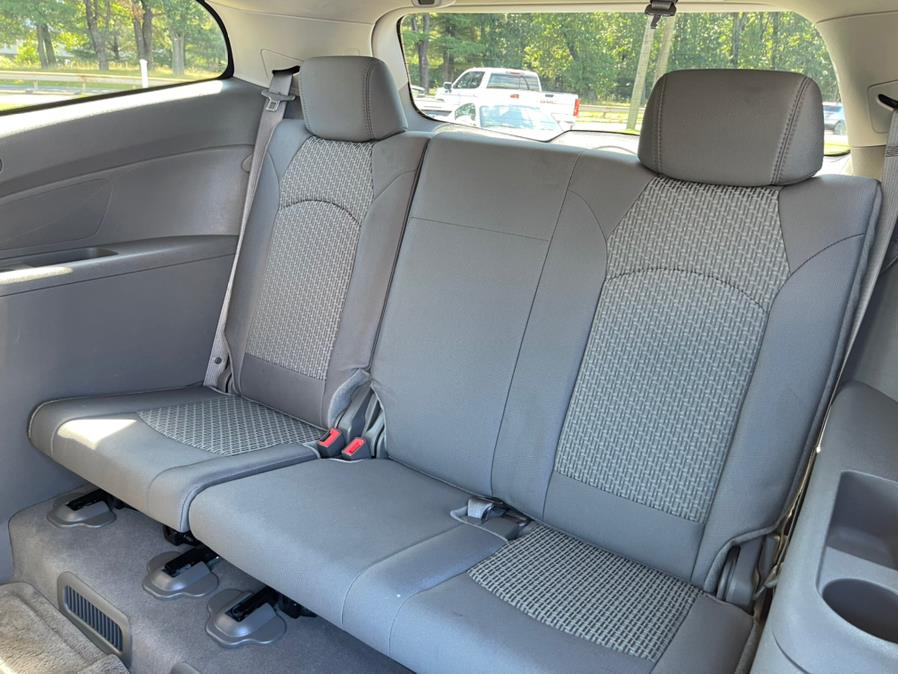 2009 Chevrolet Traverse AWD 4dr LT w/1LT, available for sale in South Windsor, Connecticut | Mike And Tony Auto Sales, Inc. South Windsor, Connecticut 2009 Chevrolet Traverse AWD 4dr LT w/1LT, available for sale in South Windsor, Connecticut | Mike And Tony Auto Sales, Inc. South Windsor, Connecticut