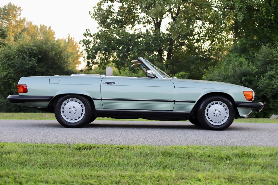1987 Mercedes-Benz 560 Series 2dr Roadster 560SL, available for sale in North Salem, New York | Meccanic Shop North Inc. North Salem, New York 1987 Mercedes-Benz 560 Series 2dr Roadster 560SL, available for sale in North Salem, New York | Meccanic Shop North Inc. North Salem, New York