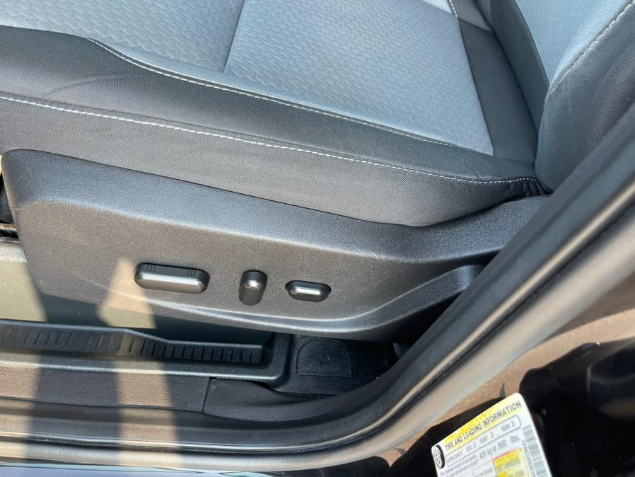 Used Ford Escape SE FWD 2017 | Mike And Tony Auto Sales, Inc. South Windsor, Connecticut Used Ford Escape SE FWD 2017 | Mike And Tony Auto Sales, Inc. South Windsor, Connecticut