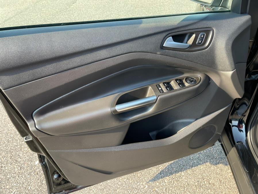 Used Ford Escape SE FWD 2017 | Mike And Tony Auto Sales, Inc. South Windsor, Connecticut Used Ford Escape SE FWD 2017 | Mike And Tony Auto Sales, Inc. South Windsor, Connecticut