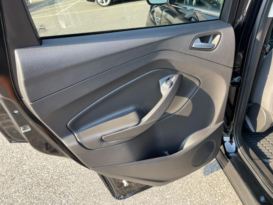 Used Ford Escape SE FWD 2017 | Mike And Tony Auto Sales, Inc. South Windsor, Connecticut Used Ford Escape SE FWD 2017 | Mike And Tony Auto Sales, Inc. South Windsor, Connecticut