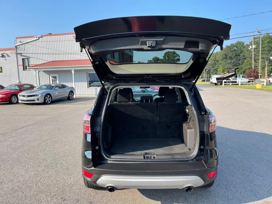Used Ford Escape SE FWD 2017 | Mike And Tony Auto Sales, Inc. South Windsor, Connecticut Used Ford Escape SE FWD 2017 | Mike And Tony Auto Sales, Inc. South Windsor, Connecticut
