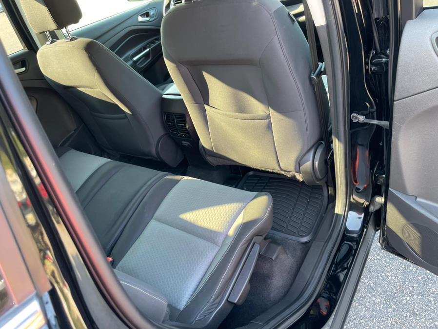 Used Ford Escape SE FWD 2017 | Mike And Tony Auto Sales, Inc. South Windsor, Connecticut Used Ford Escape SE FWD 2017 | Mike And Tony Auto Sales, Inc. South Windsor, Connecticut