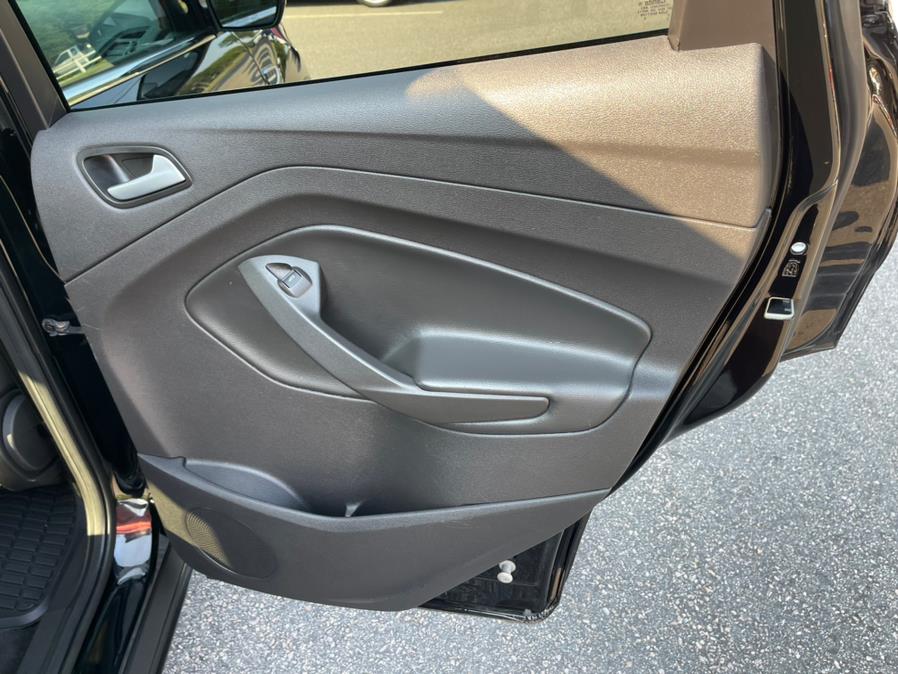 Used Ford Escape SE FWD 2017 | Mike And Tony Auto Sales, Inc. South Windsor, Connecticut Used Ford Escape SE FWD 2017 | Mike And Tony Auto Sales, Inc. South Windsor, Connecticut