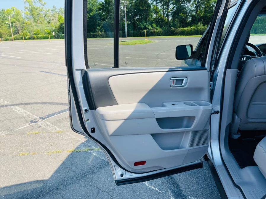 2014 Honda Pilot 4WD 4dr EX-L, available for sale in New Britain, Connecticut | Supreme Automotive. New Britain, Connecticut 2014 Honda Pilot 4WD 4dr EX-L, available for sale in New Britain, Connecticut | Supreme Automotive. New Britain, Connecticut
