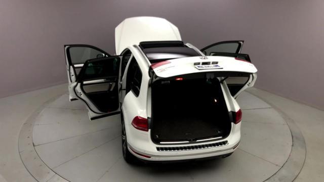 Used Volkswagen Touareg V6 Wolfsburg Edition 2017 | J&M Automotive Sls&Svc LLC. Naugatuck, Connecticut Used Volkswagen Touareg V6 Wolfsburg Edition 2017 | J&M Automotive Sls&Svc LLC. Naugatuck, Connecticut