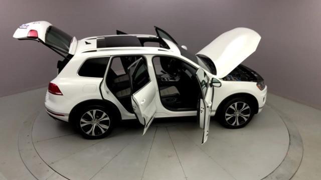 Used Volkswagen Touareg V6 Wolfsburg Edition 2017 | J&M Automotive Sls&Svc LLC. Naugatuck, Connecticut Used Volkswagen Touareg V6 Wolfsburg Edition 2017 | J&M Automotive Sls&Svc LLC. Naugatuck, Connecticut