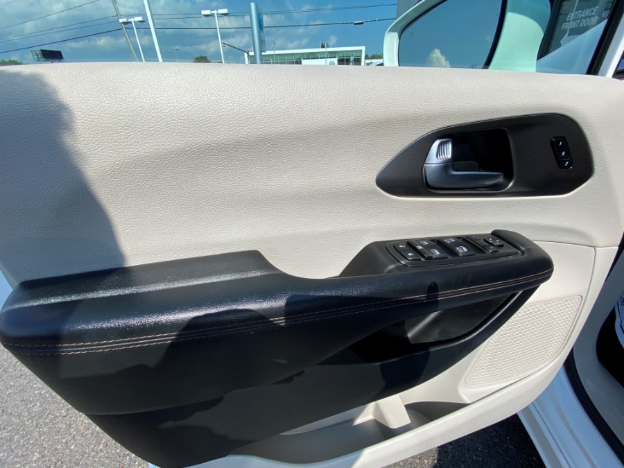 Used Chrysler Pacifica Touring L FWD 2020 | Inman Motors Sales. Medford, Massachusetts Used Chrysler Pacifica Touring L FWD 2020 | Inman Motors Sales. Medford, Massachusetts