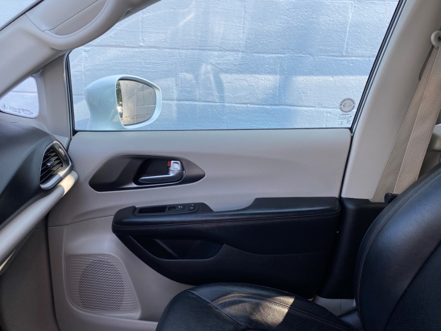 Used Chrysler Pacifica Touring L FWD 2020 | Inman Motors Sales. Medford, Massachusetts Used Chrysler Pacifica Touring L FWD 2020 | Inman Motors Sales. Medford, Massachusetts