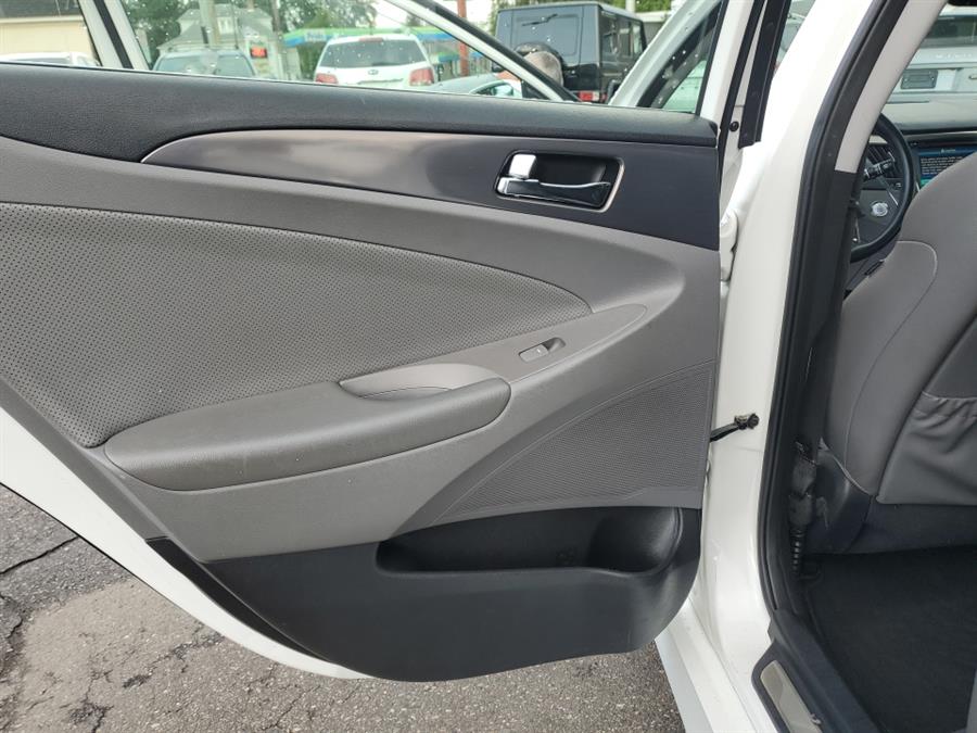 2015 Hyundai Sonata Hybrid 4dr Sdn Limited, available for sale in Springfield, Massachusetts | Absolute Motors Inc. Springfield, Massachusetts 2015 Hyundai Sonata Hybrid 4dr Sdn Limited, available for sale in Springfield, Massachusetts | Absolute Motors Inc. Springfield, Massachusetts
