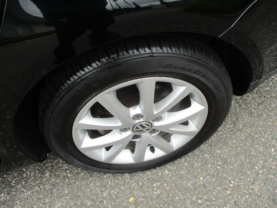 2010 Volkswagen Jetta Sedan 4dr Auto Limited PZEV, available for sale in Massapequa, New York | South Shore Auto Brokers & Sales. Massapequa, New York 2010 Volkswagen Jetta Sedan 4dr Auto Limited PZEV, available for sale in Massapequa, New York | South Shore Auto Brokers & Sales. Massapequa, New York