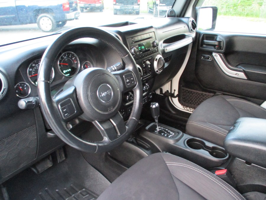 2014 Jeep Wrangler Unlimited 4WD 4dr Sahara, available for sale in Suffield, Connecticut | Suffield Auto LLC. Suffield, Connecticut 2014 Jeep Wrangler Unlimited 4WD 4dr Sahara, available for sale in Suffield, Connecticut | Suffield Auto LLC. Suffield, Connecticut