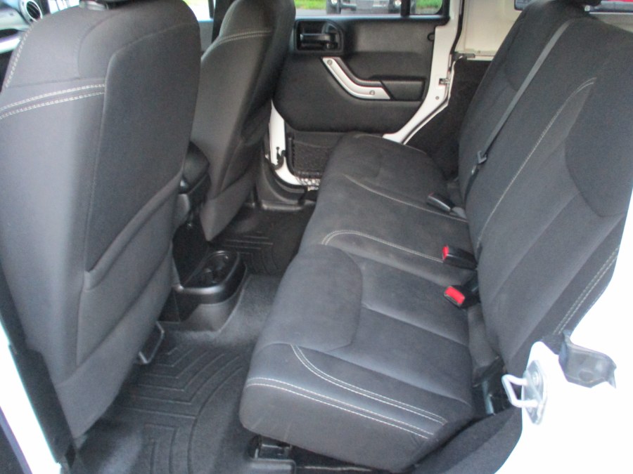 2014 Jeep Wrangler Unlimited 4WD 4dr Sahara, available for sale in Suffield, Connecticut | Suffield Auto LLC. Suffield, Connecticut 2014 Jeep Wrangler Unlimited 4WD 4dr Sahara, available for sale in Suffield, Connecticut | Suffield Auto LLC. Suffield, Connecticut
