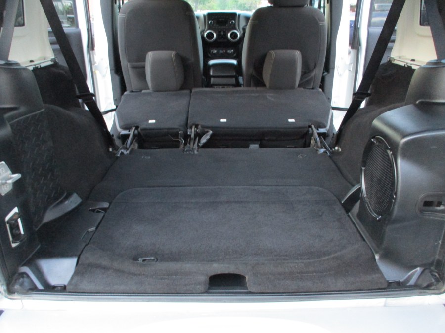 2014 Jeep Wrangler Unlimited 4WD 4dr Sahara, available for sale in Suffield, Connecticut | Suffield Auto LLC. Suffield, Connecticut 2014 Jeep Wrangler Unlimited 4WD 4dr Sahara, available for sale in Suffield, Connecticut | Suffield Auto LLC. Suffield, Connecticut