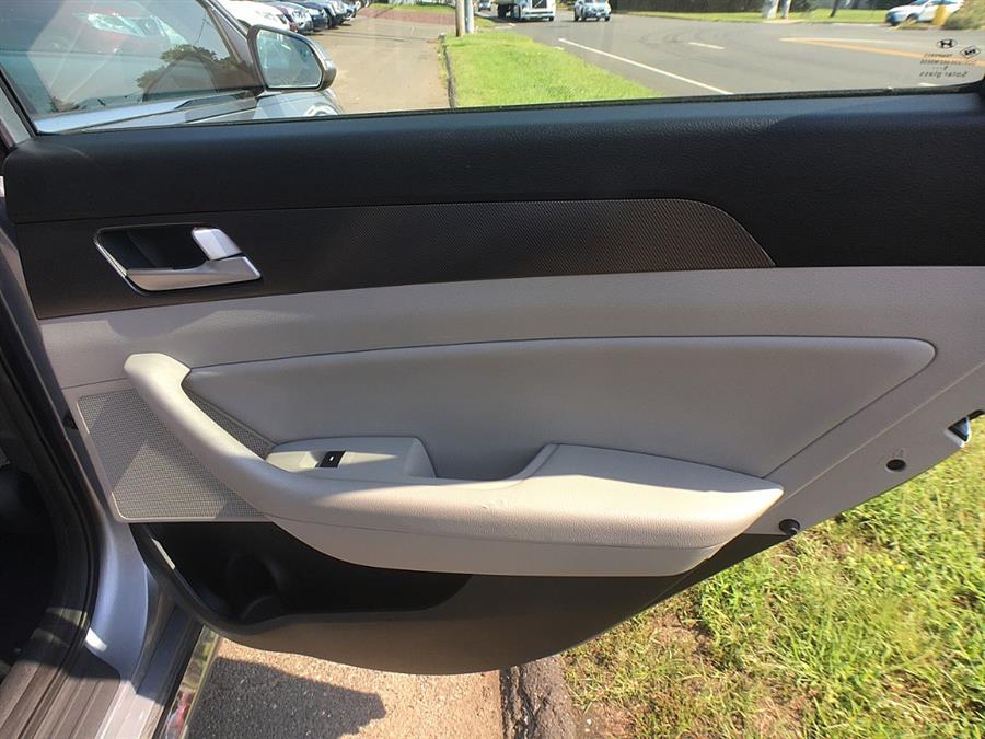 Used Hyundai Sonata 4dr Sdn 2.4L Limited PZEV 2016 | Smart Buy Auto Sales, LLC. Wallingford, Connecticut Used Hyundai Sonata 4dr Sdn 2.4L Limited PZEV 2016 | Smart Buy Auto Sales, LLC. Wallingford, Connecticut