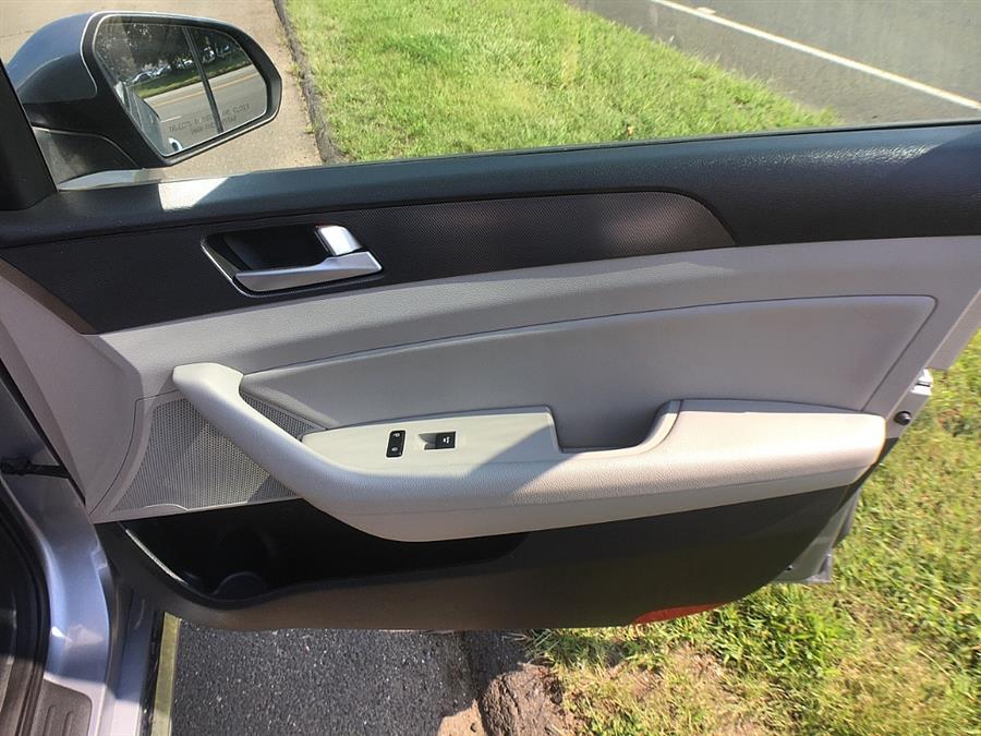 Used Hyundai Sonata 4dr Sdn 2.4L Limited PZEV 2016 | Smart Buy Auto Sales, LLC. Wallingford, Connecticut Used Hyundai Sonata 4dr Sdn 2.4L Limited PZEV 2016 | Smart Buy Auto Sales, LLC. Wallingford, Connecticut