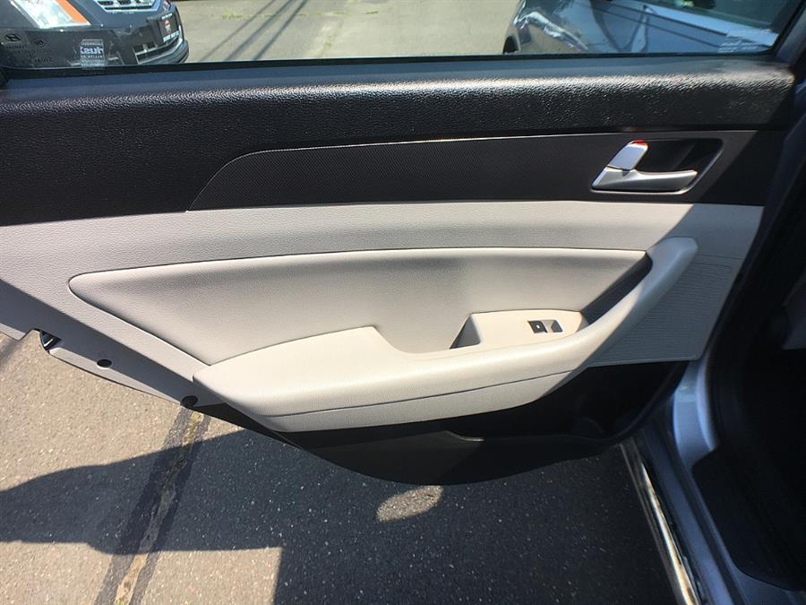 Used Hyundai Sonata 4dr Sdn 2.4L Limited PZEV 2016 | Smart Buy Auto Sales, LLC. Wallingford, Connecticut Used Hyundai Sonata 4dr Sdn 2.4L Limited PZEV 2016 | Smart Buy Auto Sales, LLC. Wallingford, Connecticut
