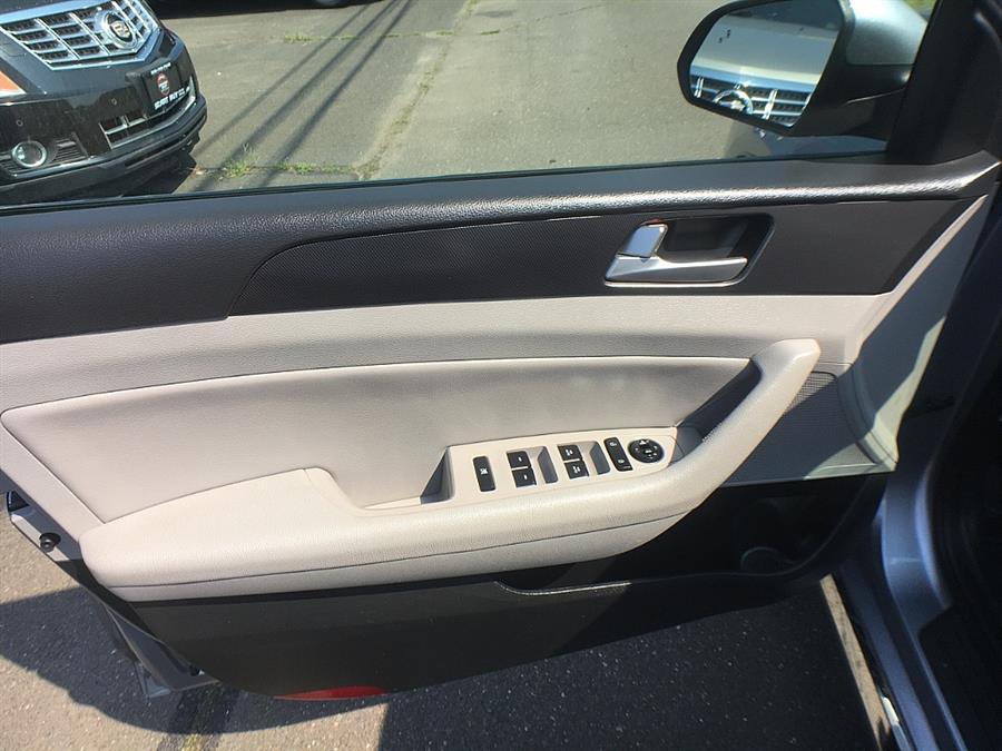 Used Hyundai Sonata 4dr Sdn 2.4L Limited PZEV 2016 | Smart Buy Auto Sales, LLC. Wallingford, Connecticut Used Hyundai Sonata 4dr Sdn 2.4L Limited PZEV 2016 | Smart Buy Auto Sales, LLC. Wallingford, Connecticut
