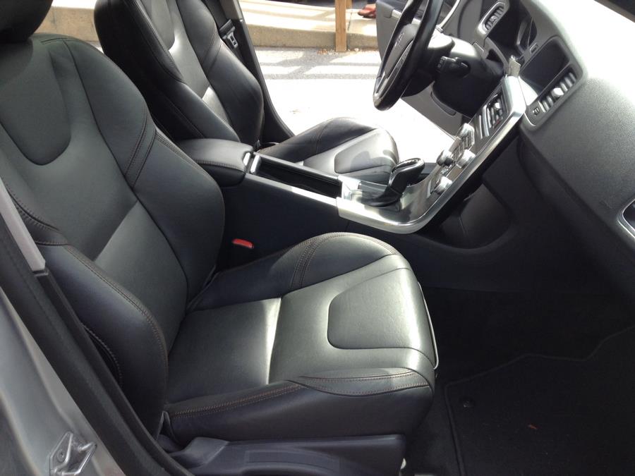 Used Volvo V60 Cross Country 4dr Wgn T5 AWD 2016 | Eurocars Plus. Groton, Connecticut Used Volvo V60 Cross Country 4dr Wgn T5 AWD 2016 | Eurocars Plus. Groton, Connecticut