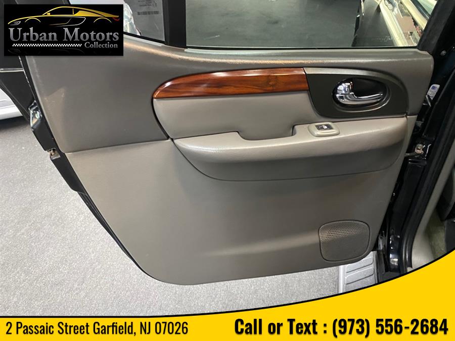 Used GMC Envoy Xl SLT 2004 | Urban Motors Collection. Garfield, New Jersey Used GMC Envoy Xl SLT 2004 | Urban Motors Collection. Garfield, New Jersey