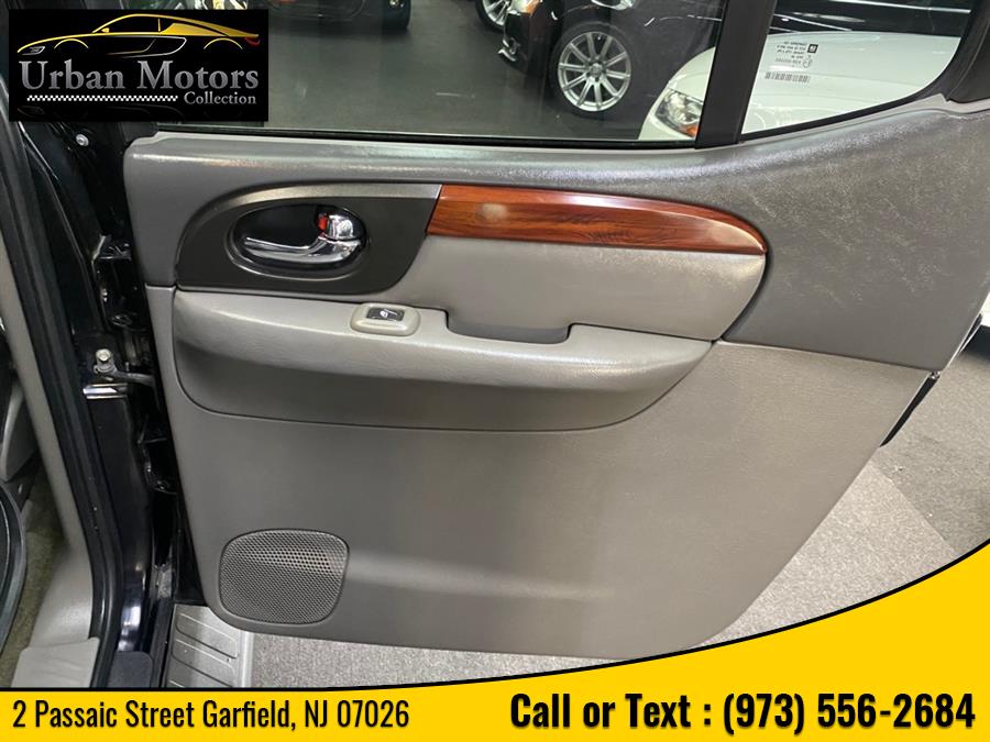 Used GMC Envoy Xl SLT 2004 | Urban Motors Collection. Garfield, New Jersey Used GMC Envoy Xl SLT 2004 | Urban Motors Collection. Garfield, New Jersey