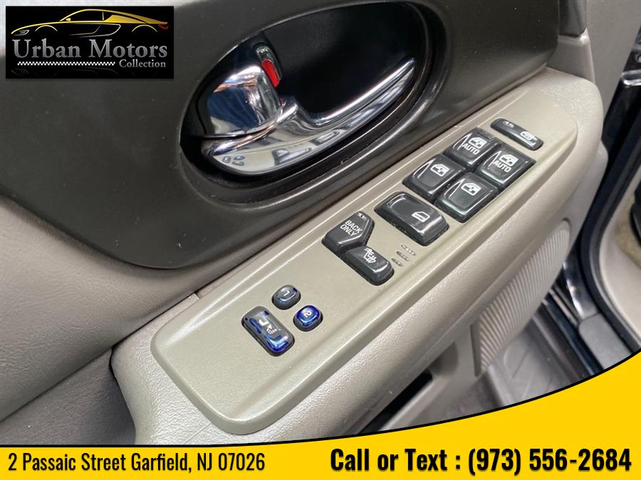 Used GMC Envoy Xl SLT 2004 | Urban Motors Collection. Garfield, New Jersey Used GMC Envoy Xl SLT 2004 | Urban Motors Collection. Garfield, New Jersey