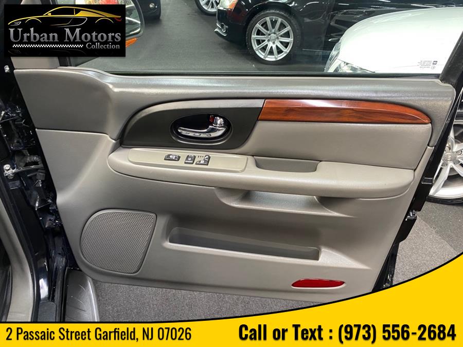 Used GMC Envoy Xl SLT 2004 | Urban Motors Collection. Garfield, New Jersey Used GMC Envoy Xl SLT 2004 | Urban Motors Collection. Garfield, New Jersey