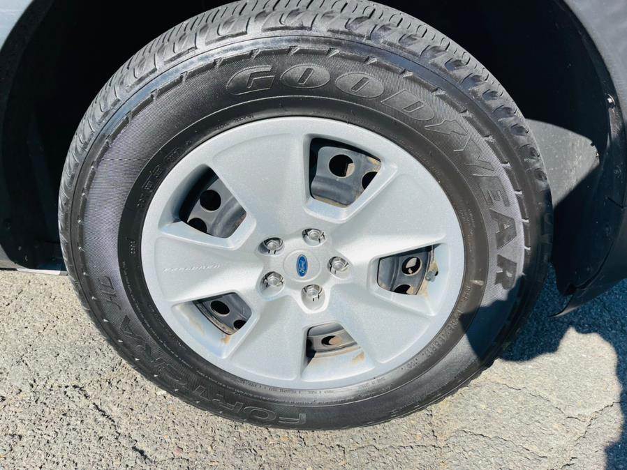 Used Ford Explorer 4WD 4dr Base 2013 | Supreme Automotive. New Britain, Connecticut Used Ford Explorer 4WD 4dr Base 2013 | Supreme Automotive. New Britain, Connecticut
