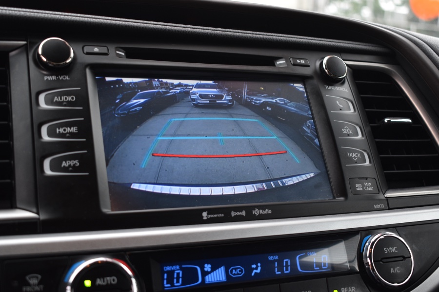 Used Toyota Highlander XLE V6 AWD (Natl) 2018 | Hillside Auto Mall Inc.. Jamaica, New York Used Toyota Highlander XLE V6 AWD (Natl) 2018 | Hillside Auto Mall Inc.. Jamaica, New York