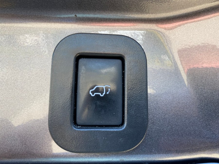 Used Toyota Sienna 5dr 7-Pass Van XLE Premium AWD (Natl) 2015 | Union Street Auto Sales. West Springfield, Massachusetts Used Toyota Sienna 5dr 7-Pass Van XLE Premium AWD (Natl) 2015 | Union Street Auto Sales. West Springfield, Massachusetts