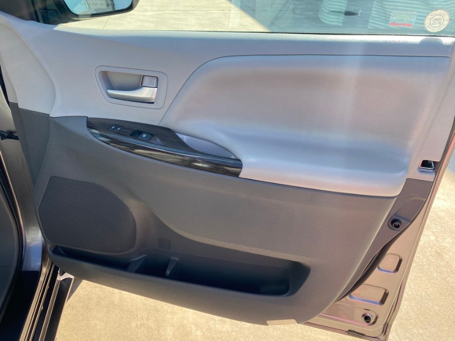 Used Toyota Sienna 5dr 7-Pass Van XLE Premium AWD (Natl) 2015 | Union Street Auto Sales. West Springfield, Massachusetts Used Toyota Sienna 5dr 7-Pass Van XLE Premium AWD (Natl) 2015 | Union Street Auto Sales. West Springfield, Massachusetts