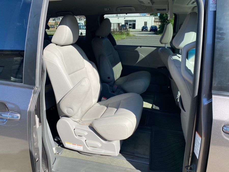 Used Toyota Sienna 5dr 7-Pass Van XLE Premium AWD (Natl) 2015 | Union Street Auto Sales. West Springfield, Massachusetts Used Toyota Sienna 5dr 7-Pass Van XLE Premium AWD (Natl) 2015 | Union Street Auto Sales. West Springfield, Massachusetts