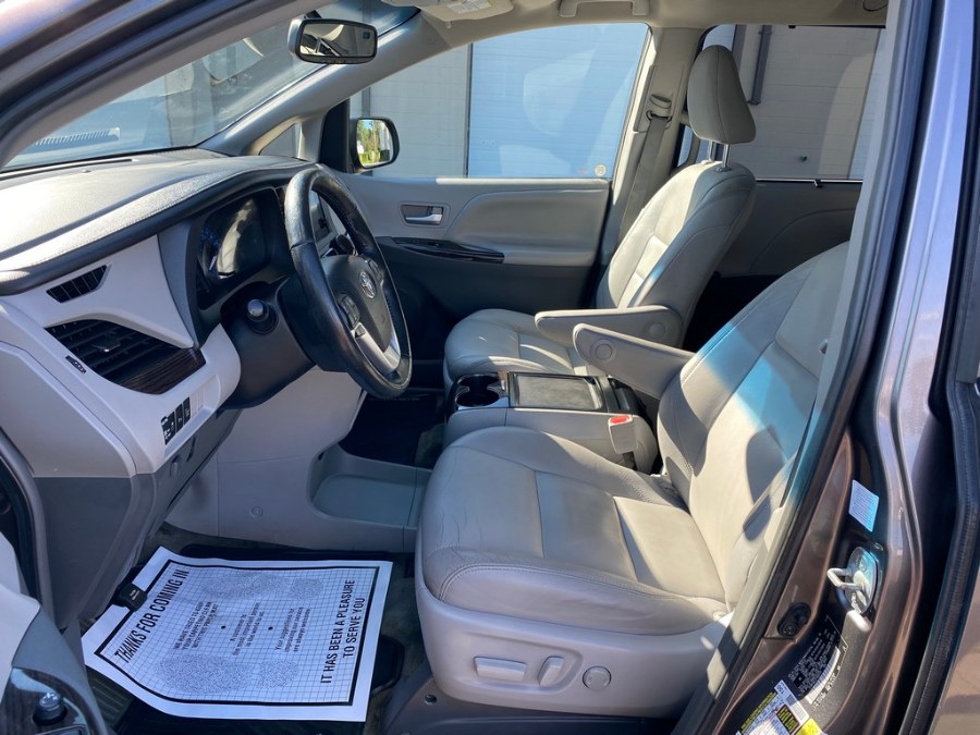 Used Toyota Sienna 5dr 7-Pass Van XLE Premium AWD (Natl) 2015 | Union Street Auto Sales. West Springfield, Massachusetts Used Toyota Sienna 5dr 7-Pass Van XLE Premium AWD (Natl) 2015 | Union Street Auto Sales. West Springfield, Massachusetts