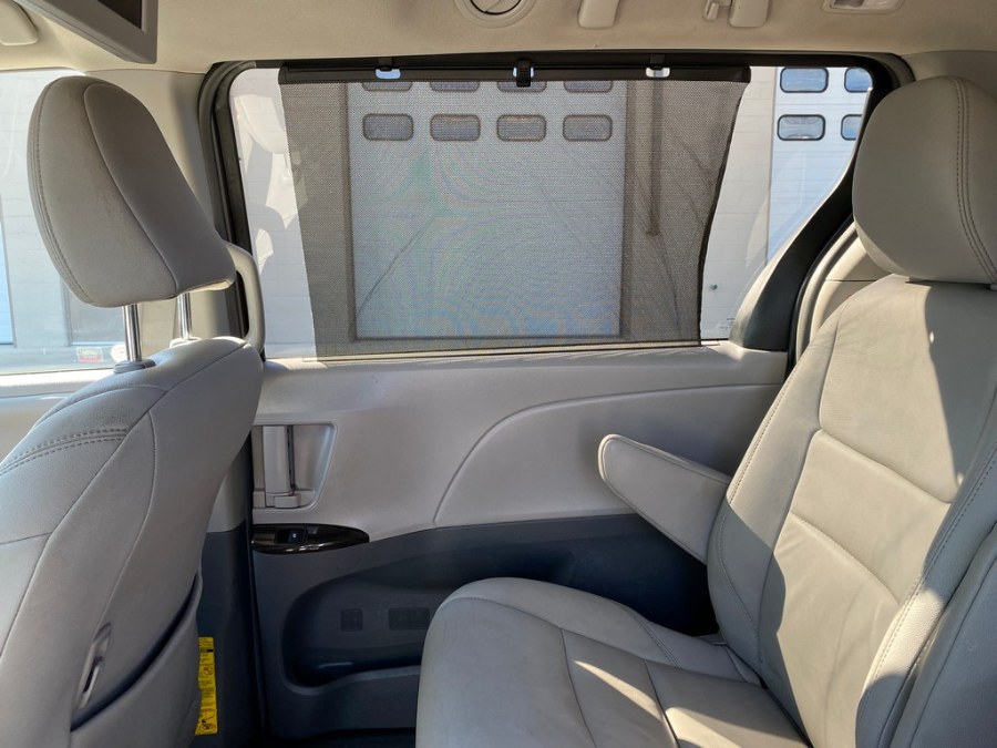 Used Toyota Sienna 5dr 7-Pass Van XLE Premium AWD (Natl) 2015 | Union Street Auto Sales. West Springfield, Massachusetts Used Toyota Sienna 5dr 7-Pass Van XLE Premium AWD (Natl) 2015 | Union Street Auto Sales. West Springfield, Massachusetts