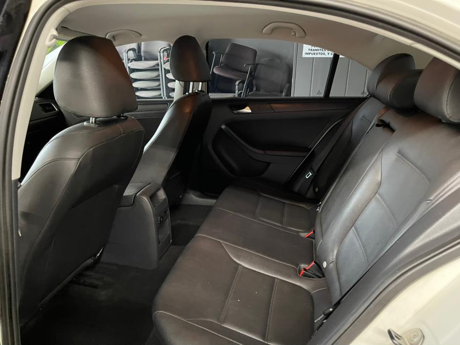 2011 Volkswagen Jetta Sedan 4dr Auto SE w/Convenience & Sunroof PZEV, available for sale in Garden Grove, California | U Save Auto Auction. Garden Grove, California 2011 Volkswagen Jetta Sedan 4dr Auto SE w/Convenience & Sunroof PZEV, available for sale in Garden Grove, California | U Save Auto Auction. Garden Grove, California