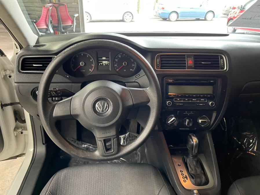 2011 Volkswagen Jetta Sedan 4dr Auto SE w/Convenience & Sunroof PZEV, available for sale in Garden Grove, California | U Save Auto Auction. Garden Grove, California 2011 Volkswagen Jetta Sedan 4dr Auto SE w/Convenience & Sunroof PZEV, available for sale in Garden Grove, California | U Save Auto Auction. Garden Grove, California