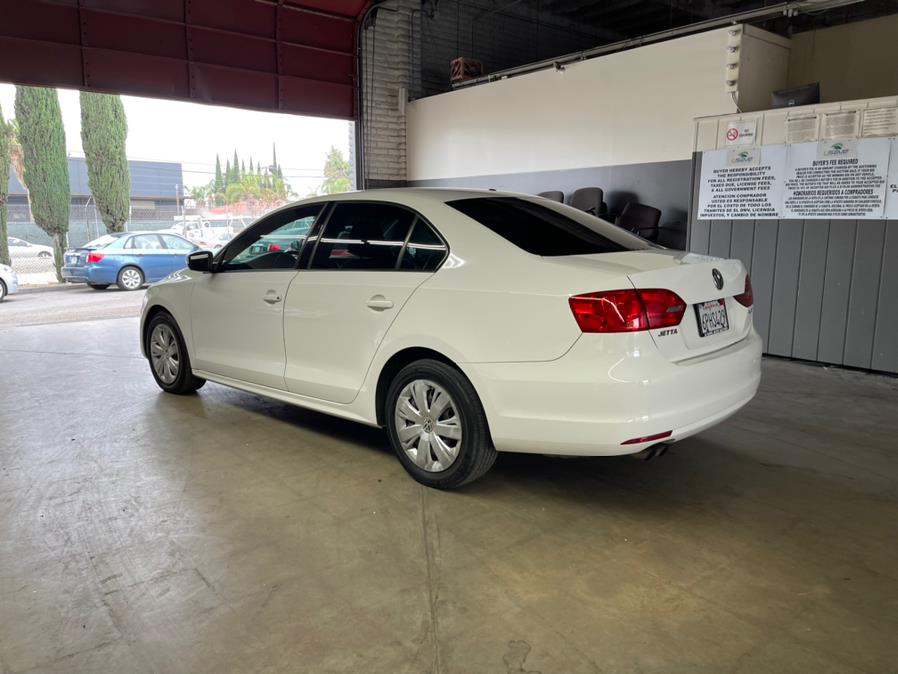 2011 Volkswagen Jetta Sedan 4dr Auto SE w/Convenience & Sunroof PZEV, available for sale in Garden Grove, California | U Save Auto Auction. Garden Grove, California 2011 Volkswagen Jetta Sedan 4dr Auto SE w/Convenience & Sunroof PZEV, available for sale in Garden Grove, California | U Save Auto Auction. Garden Grove, California